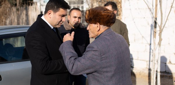 Müşfiq Cəfərov 39 saylı Kəpəz birinci dairəsi üzrə seçicilərlə görüşdü - FOTOLAR