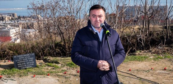 Tanınmış şair Cəlal Qurbanovdan Elnur Allahverdiyevə dəstək - FOTOLAR