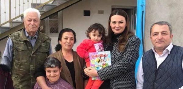 Qənirə Paşayeva Əlibəylidə şəhid ailələri və seçicilərlə görüşüb - FOTOLAR