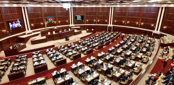 Namizədliyi irəli sürülməyən deputatlar Milli Məclislə sağollaşıblar