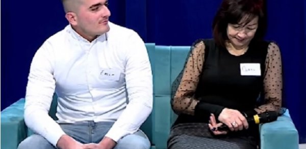 Efirdə 47 yaşlı qadına elçi düşən idmançıya şok sözlər: "Anan yaşında arvadı alacaqsan?" - VİDEO