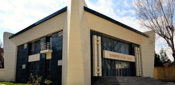Mətbuat Şurası həftəsonu qadağalarla bağlı jurnalistlərə müraciət etdi