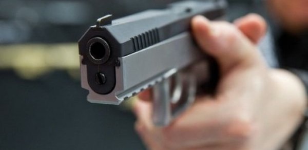 Bakıda polis onu bıçaqlayan oğrunu güllələdi