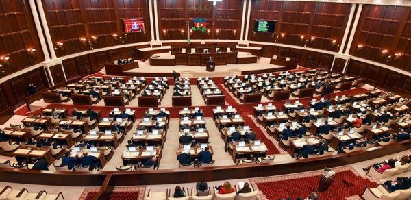 Milli Məclisdə uşaqpulu ilə bağlı işçi qrup yaradıldı
