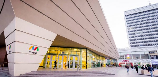 İki metro stansiyanın girişi açıldı