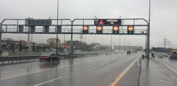 Bakıda bəzi avtomagistrallarda sürət həddi endirilib