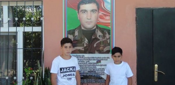Nazirlik iki şəhid övladını himayəsinə götürüb - FOTO