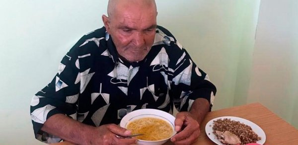 Nazirlik sosial şəbəkədə fotosu yayılan ahıl vətəndaşa sahib çıxdı - FOTOLAR