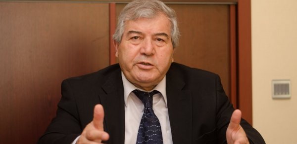 Millət vəkili: “İnternetdən məhrum olan minlərlə şagirdə onlayn dərs tətbiq etmək olmaz”