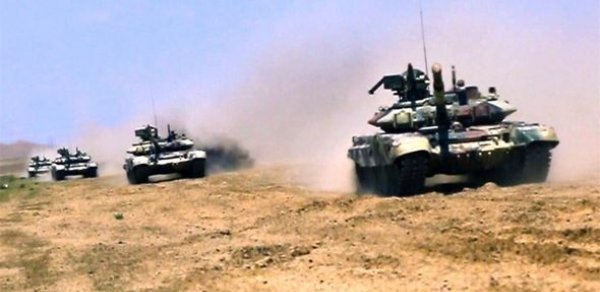 Tank bölmələri artilleriya ilə qarşılıqlı fəaliyyətdə təlim-döyüş tapşırıqlarını icra edirlər - FOTO