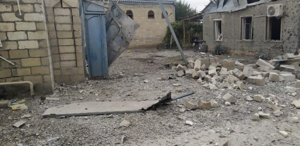 Ermənilərin atdığı mərmi Ağdamda yaşayış evlərinə düşüb