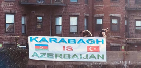 Bostonda “Qarabağ Azərbaycandır” plakatı asıldı - Foto