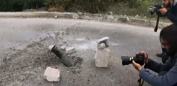 Anadolu Agentliyi jurnalistlərin atəşə tutulduğu anı görüntülədi - Video