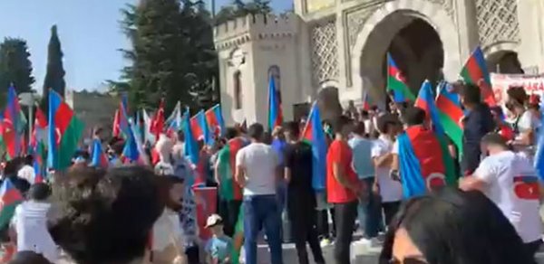 İstanbulda ordumuza dəstək aksiyası keçirilib - VİDEO