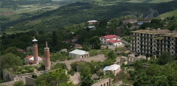 Ordumuz Araikin Şuşada “and içdiyi” binanı darmadağın etdi - FOTO