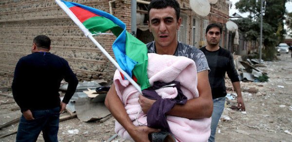 Bayrağını canından çox sevən millət: Qürurlandırıcı görüntü - FOTO