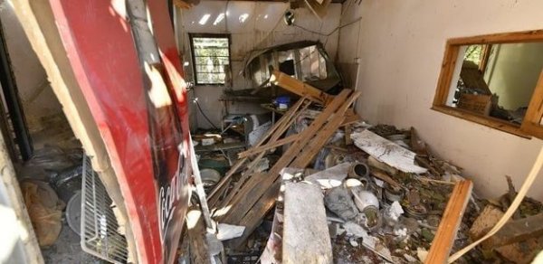 Bərdədə düşmənin raket zərbəsi nəticəsində dağıdılan restorandan REPORTAJ