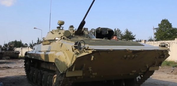 Azərbaycan düşmənin atıb getdiyi tankları rəngləyir - VİDEO