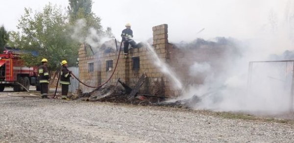 Ermənistan silahlı qüvvələrinin raket və artilleriya atəşləri mülki obyektlərdə yanğınlara səbəb olub - FOTO