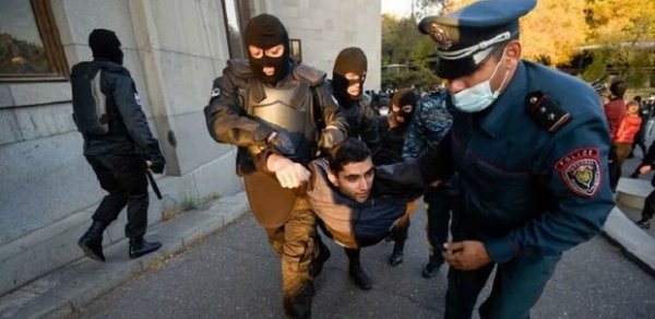 Paşinyanın iqamətgahını qarət edən üç nəfər saxlanıldı