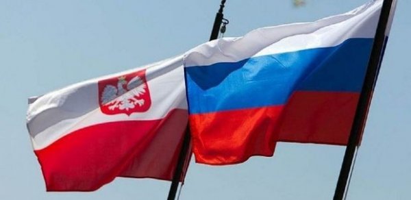 Polşa Rusiyanı nüfuzuna xələl gətirməkdə günahlandırdı