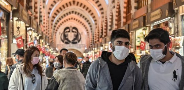 Türkiyədə həftəsonu küçəyə çıxmaq qadağan edildi