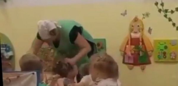 Rusiyada uşaq bağçasında qəddarlıq hər kəsi ayağa qaldırdı - VİDEO