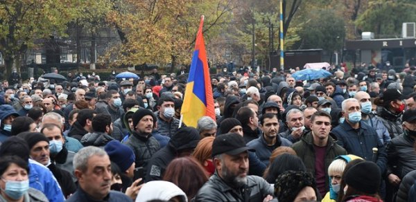 Ermənilər etiraz aksiyası keçirir: Yüzlərlə əsgərdən xəbər yoxdur - VİDEO