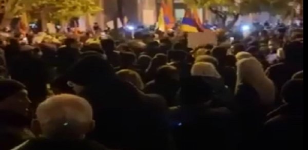 Yerevanda etirazçılar Paşinyanın istefasını tələb edirlər - VİDEO