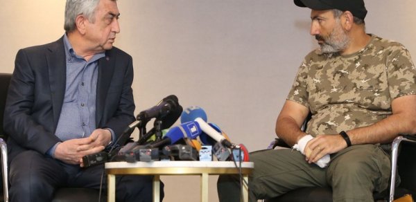 Sarqsyan Paşinyanı təhqir etdi: "Sən alnına satqın yazılan qorxaq rəhbərsən"