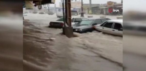 İranda sel fəlakəti: Yeddi nəfər öldü, yüzlərlə yaralı var