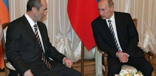 Putinlə Koçaryan Ermənistandakı vəziyyəti müzakirə etdi