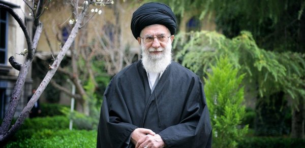 İranın ali rəhbəri ABŞ və Britaniya vaksinlərinin alınmasını qadağan etdi