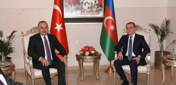 Ceyhun Bayramov Mevlüt Çavuşoğlu ilə Qarabağ bəyanatını müzakirə etdi