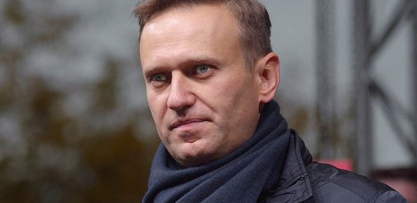 Məhkəmə Aleksey Navalnını həbsdə saxladı