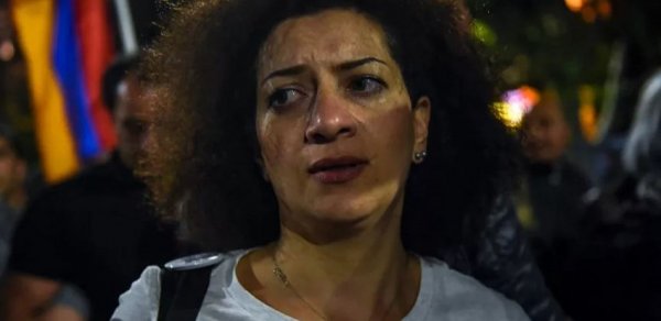 Paşinyanın xanımı ABŞ-da etirazla qarşılandı