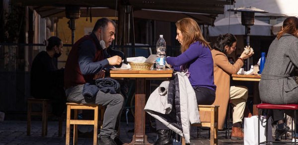 İtaliya hökuməti restoran və barları açmağa məcbur oldu