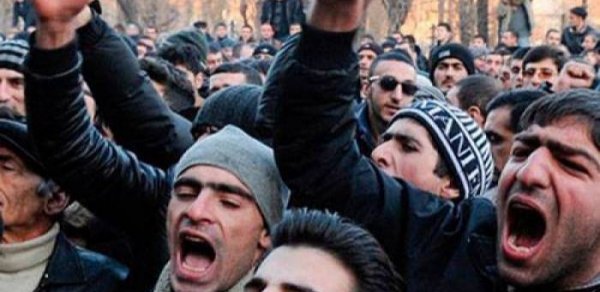 İrəvanda növbəti etiraz aksiyası: “Xain getməlidir”