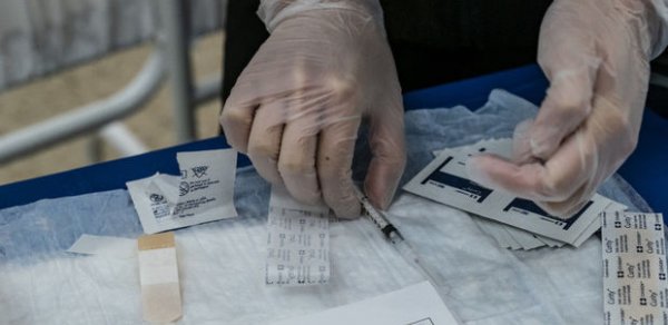 ABŞ-da 23 nəfər koronavirus peyvəndi vurulduqdan sonra ölüb