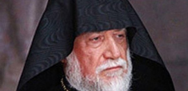 “Ermənistan uçurumun kənarındadır” - Erməni katolikos