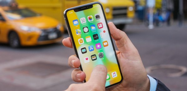 “Apple” bu il daha fərqli “iPhone” təqdim edəcək
