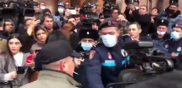 Paşinyanın tərəfdarları meydana gəlməyə başladı