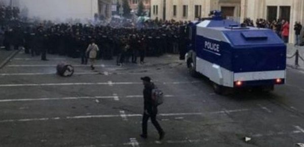 Tbilisidə nümayişçilərlə polis arasında qarşıdurma: 7 nəfər saxlanıldı