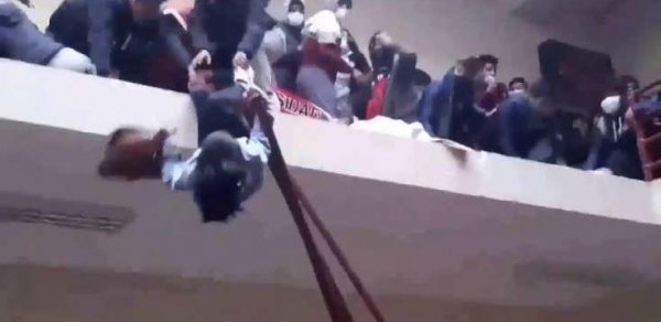 Universitetdə dəhşətli hadisə: 7 tələbə öldü, yaralılar var - VİDEO