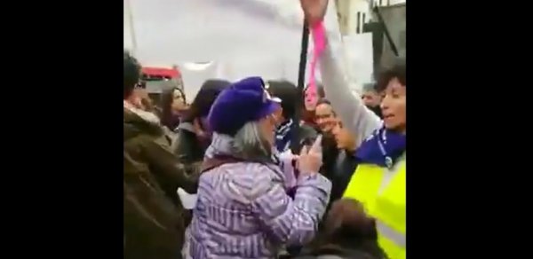 Bu da oldu: İspaniyada feministləri döydülər - VİDEO