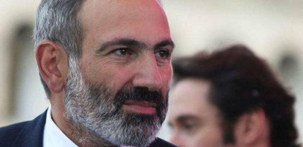 Müxalifət Paşinyanın yaşadığı küçəni bağladı