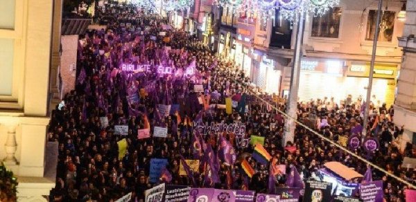 Aksiya keçirən 13 feminist saxlanıldı