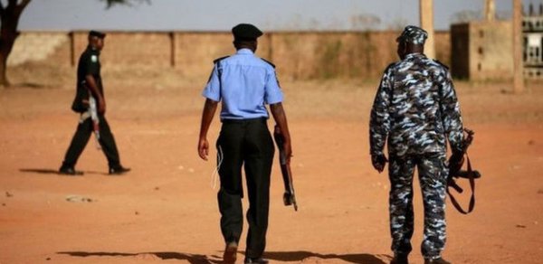 Nigeriyada silahlı şəxslər orta məktəbə hücum etdi: 13 nəfər qətlə yetirildi