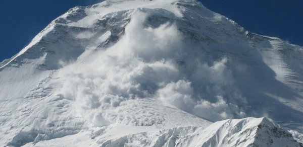 Yaponiyada mərkəzində qar uçqunu olub: xəsarət alanlar var