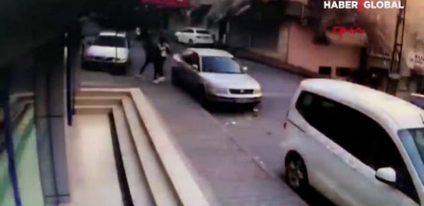 İstanbulda yaşayış binasında güclü partlayış baş verib - ANBAAN VİDEO